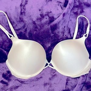 Victoria’s Secret Bombshell Add-2-cups Push-Up Bra